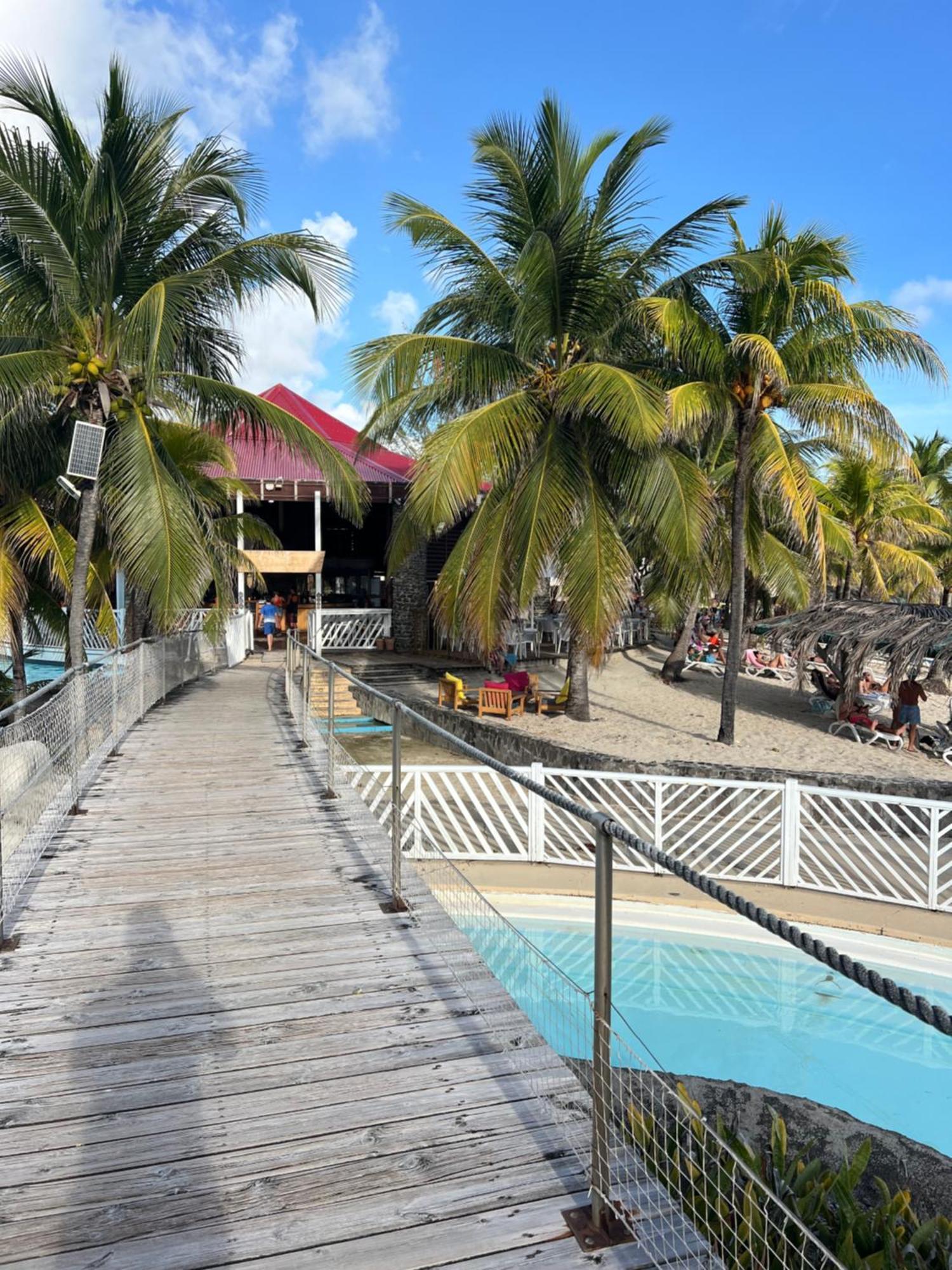 Studio Bord De Mer Avec Piscine - Le Manganao, Saint-Francois Exterior photo